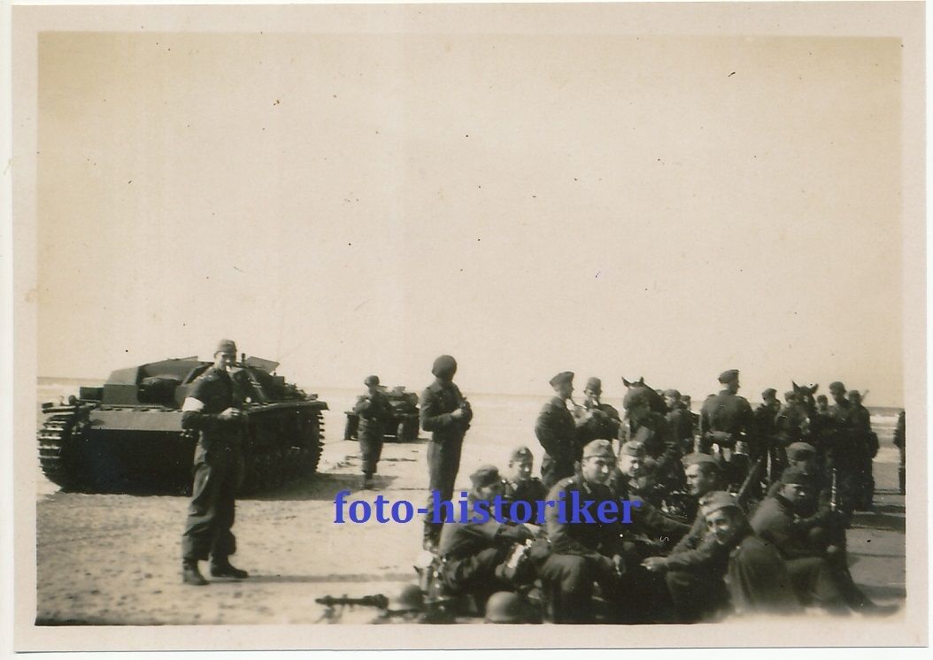 Kameraden mit Panzer SFL Sturmgeschütz Stummel i