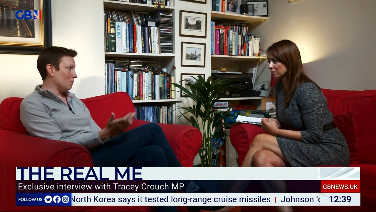 09.13 - 12.00.00 - The Lunchtime Briefing with Gloria De Piero. Your ....ts_snapshot_40.06.404