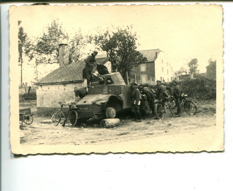 zerstörter Französischer Späh - Panzer Panhard 1