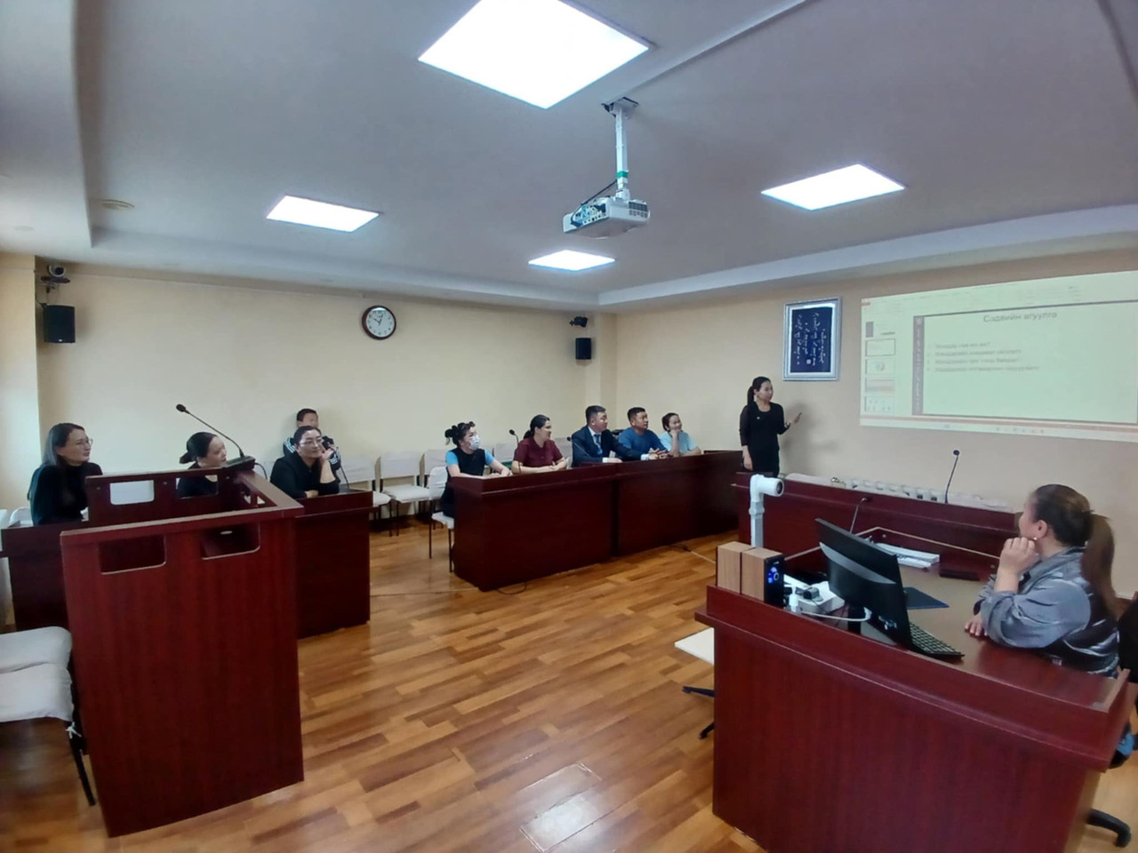 Сургалт зохион байгууллаа.