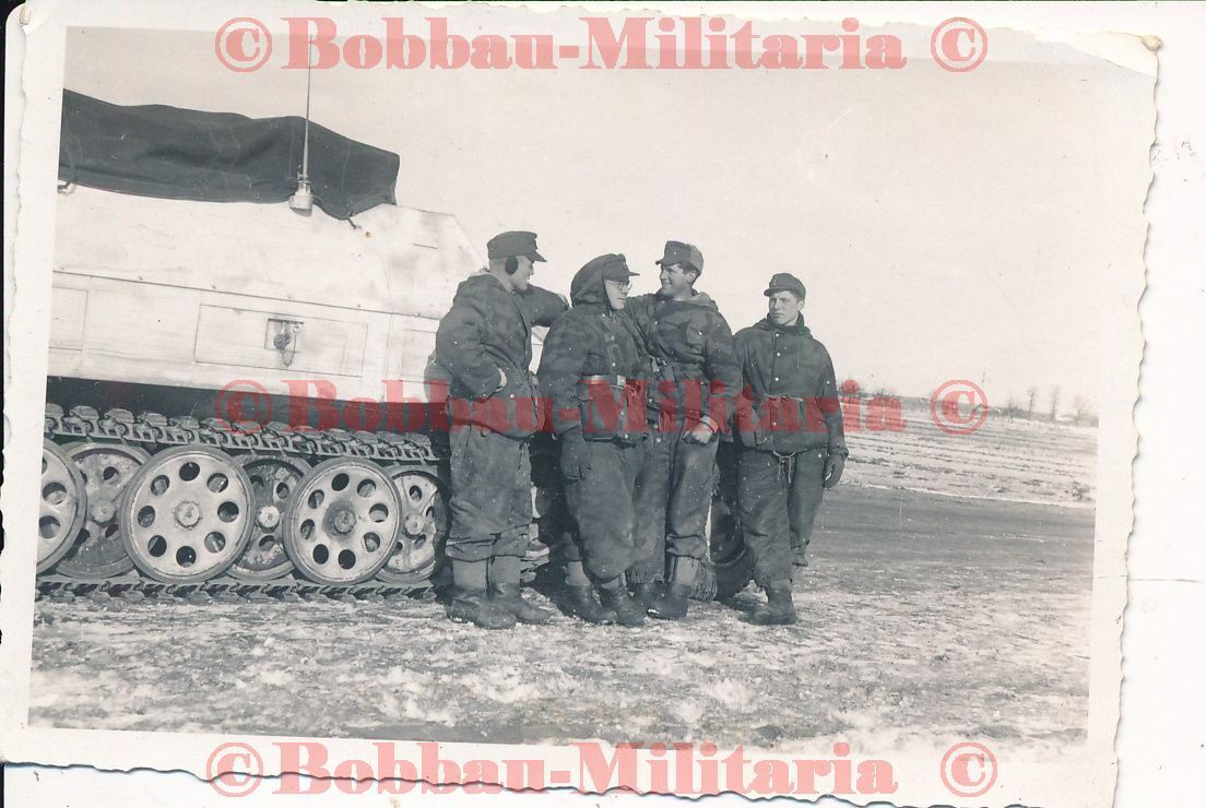 Russland schw.Panzerjäger Abt.655 mit SdKfz 251 mit MG weiße Wintertarnung5