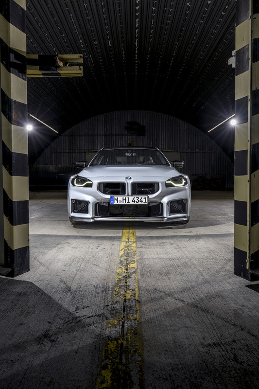 P90600861_highRes_the-new-bmw-m2-cs
