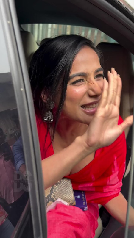 Poonam Pandey leaked Instagram viral photos selfie clothless romantic onlyfans Pinterest redit pictures of her juicy curves saari backless salwar shirt ceamy figure tiktok, Imdb, Flickr, Tumblr cleavage exposing navel armpit juicy lip navel,iduppu,kiss smooch Email Id, WhatsApp Number,