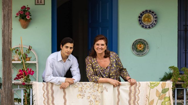 “TE ESTOY AMANDO LOCAMENTE”, DE ALEJANDRO MARÍN, EN RODAJE CON ANA WAGENER, OMAR BANANA Y ALBA FLORES