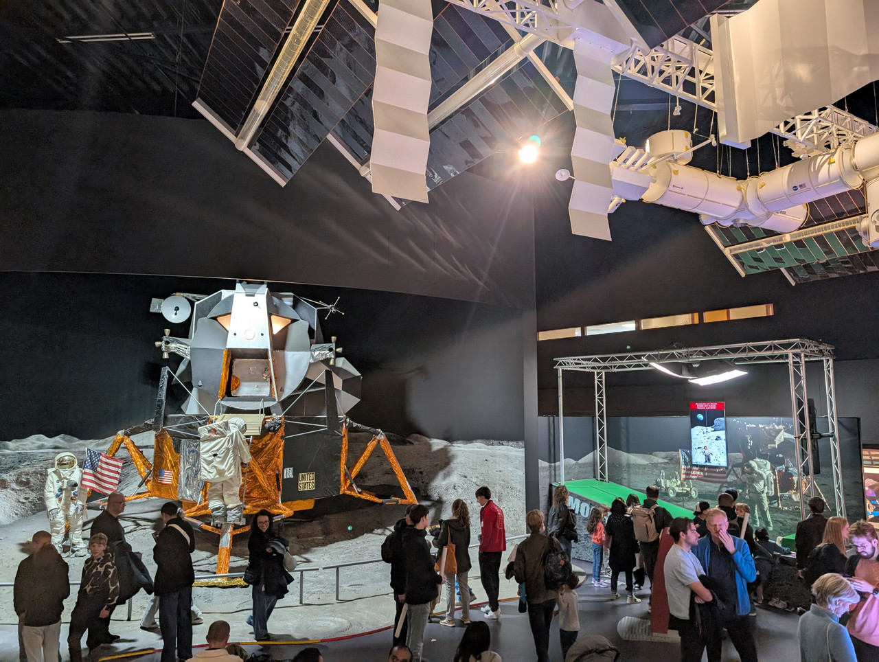 Трое в Амстердаме, не считая собаки. Переезд в Нидерланды.