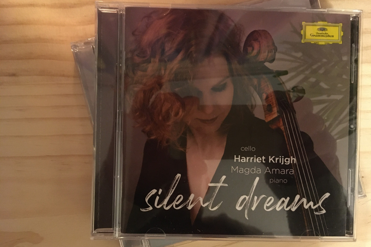 [Bild: Harriet-Krijgh-Silent-Dreams.jpg]