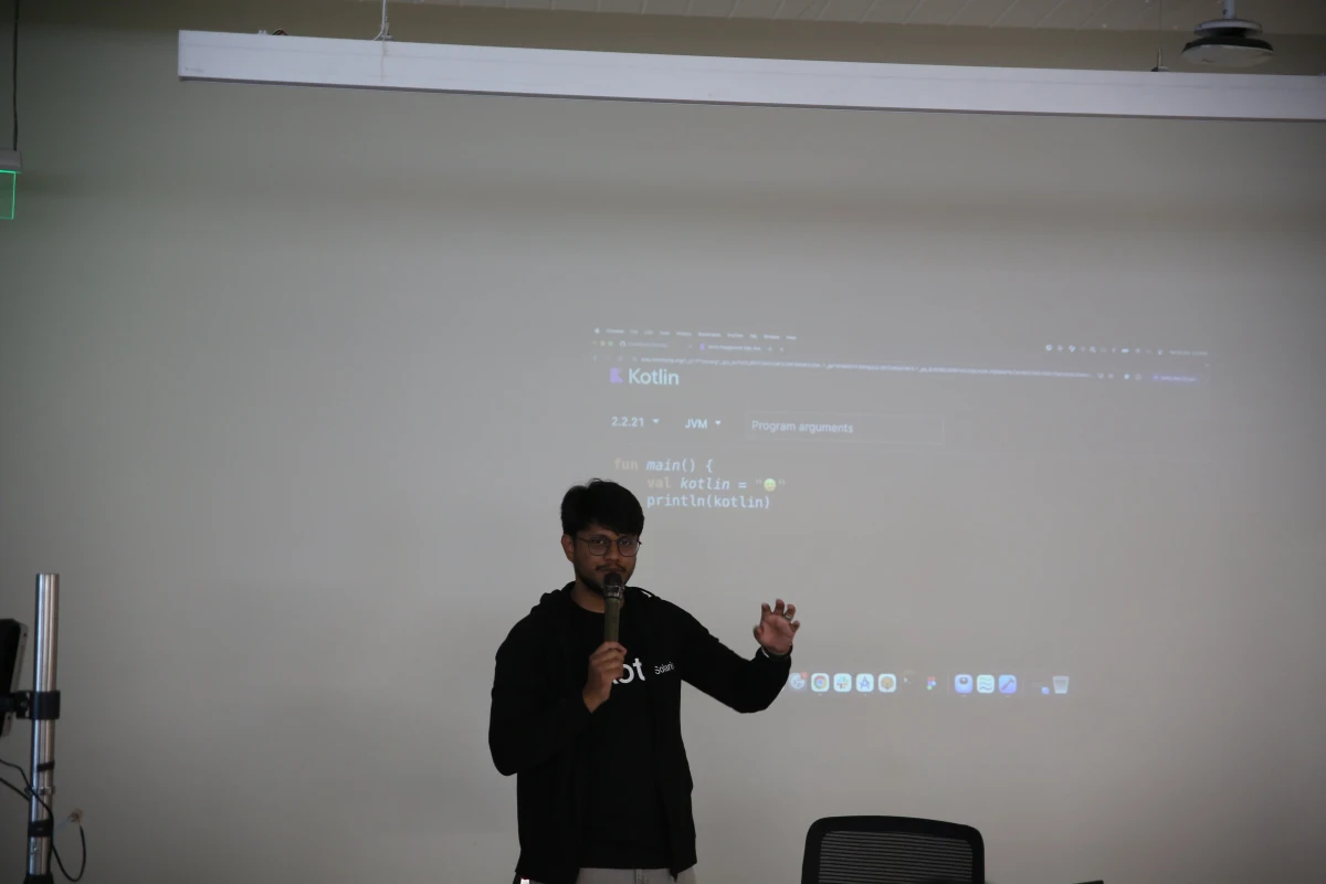 CodeOnJVM - Multi paradigms of kotlin - Speaker image 3