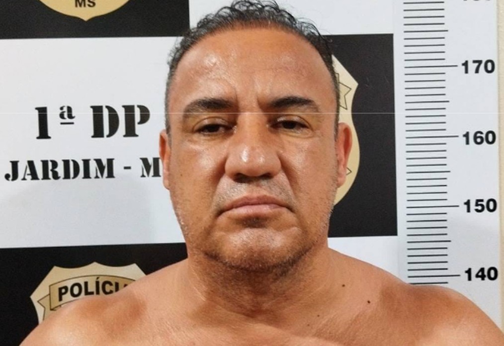 Ex-policial civil José Adão na delegacia de Jardim (Foto: reprodução / auto de prisão)