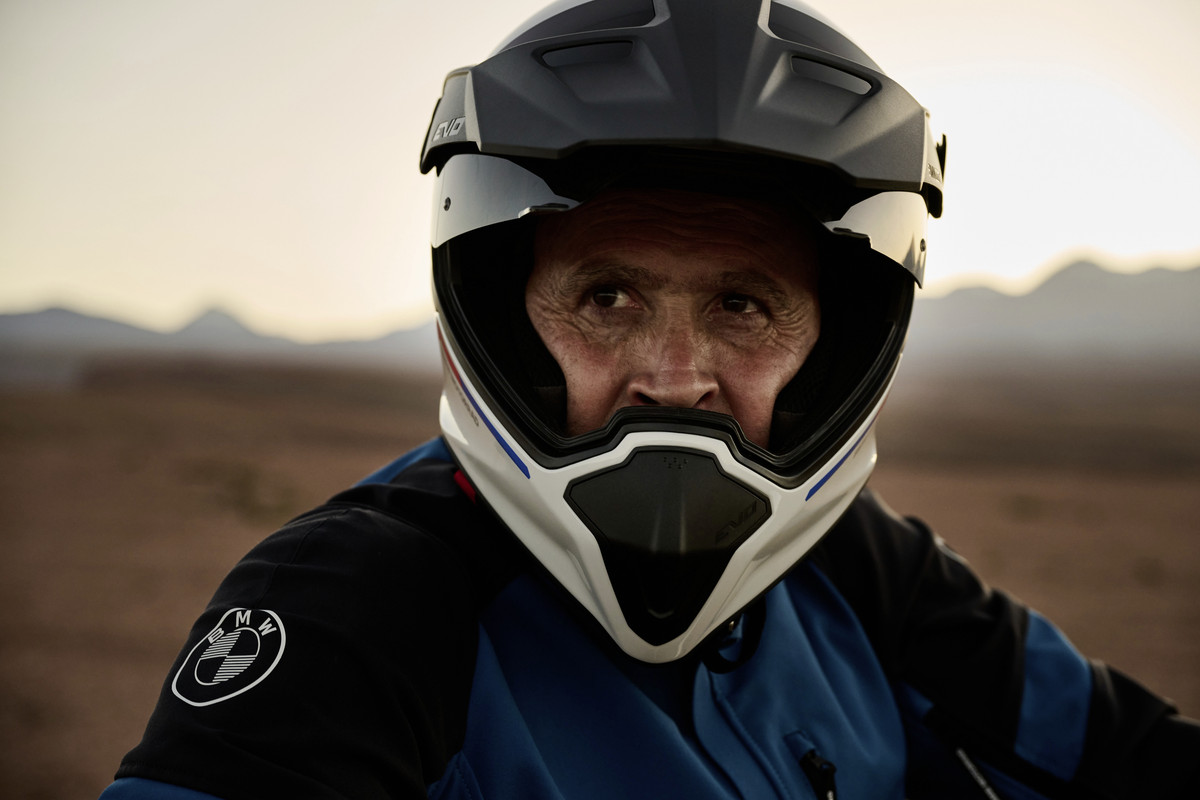 P90533835_highRes_bmw-motorrad-clothin