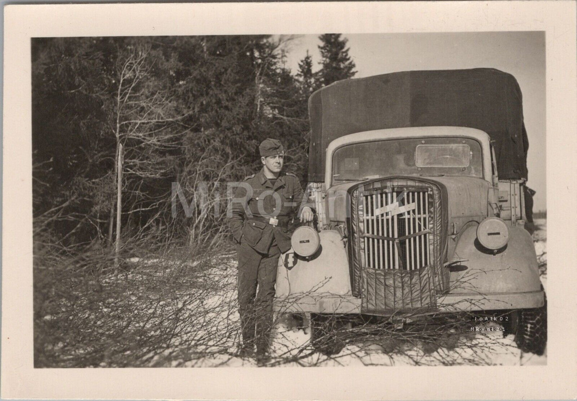 Foto, Wk2, Lkw mit Kühlerschutz im Balkankrieg, 1941,
