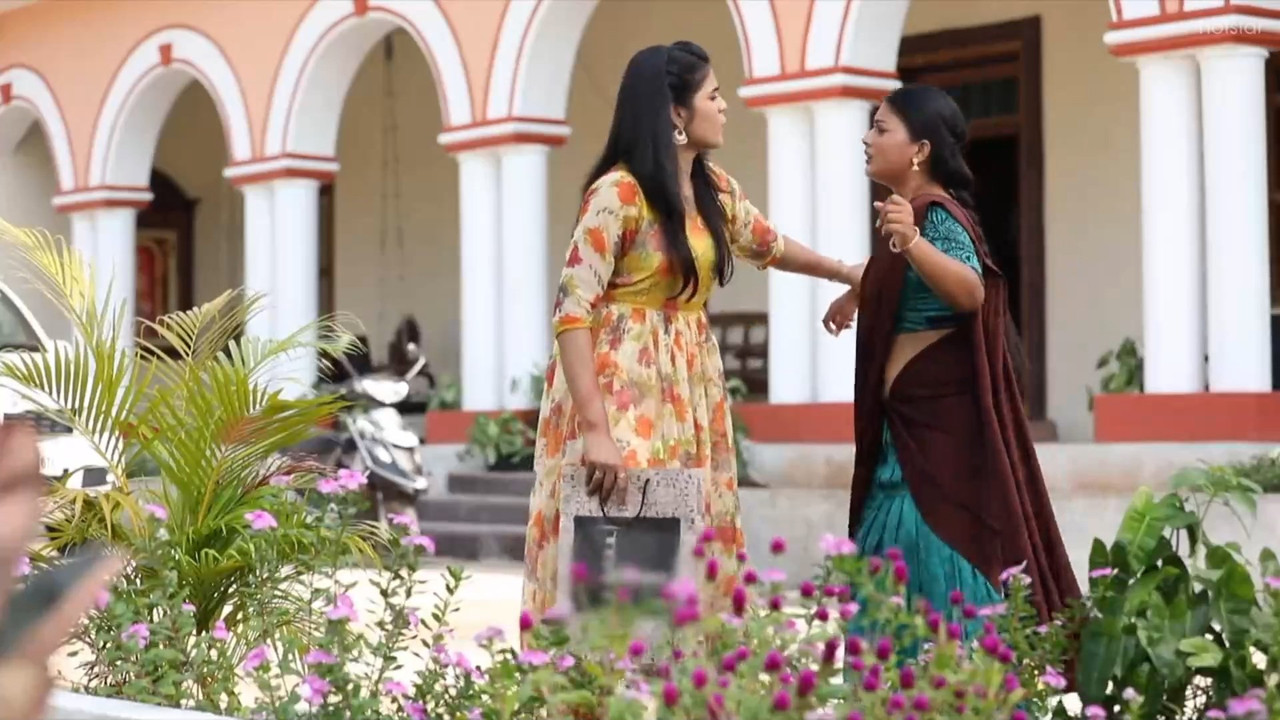 Vellaikaran serial actress navel show.mkv_snapshot_00.00.828