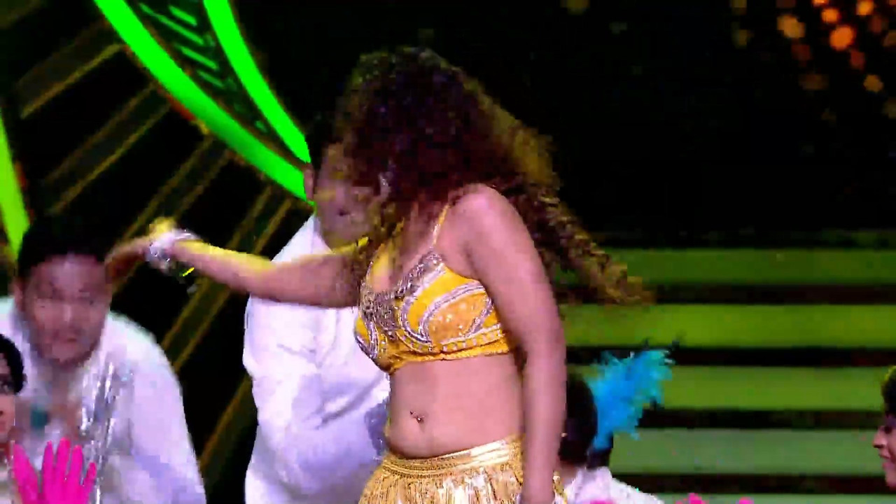 [Image: Bigg-Boss-Marathi-Hot-Performance-01-mkv...00-376.jpg]