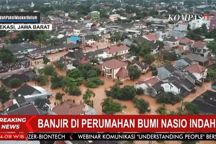 Tangkapan layar Kompas TV terkait suasana banjir di Perumahan Nasio Indah, Bekasi, Sabtu (20/2/2021).

