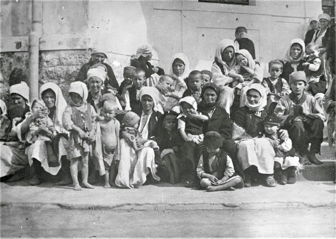 [Слика: 1942-izbjeglice-na-Drini-2.jpg]