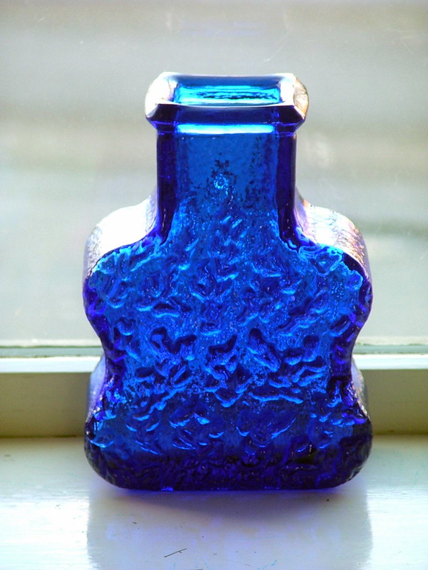 bluedappledbottle.jpg
