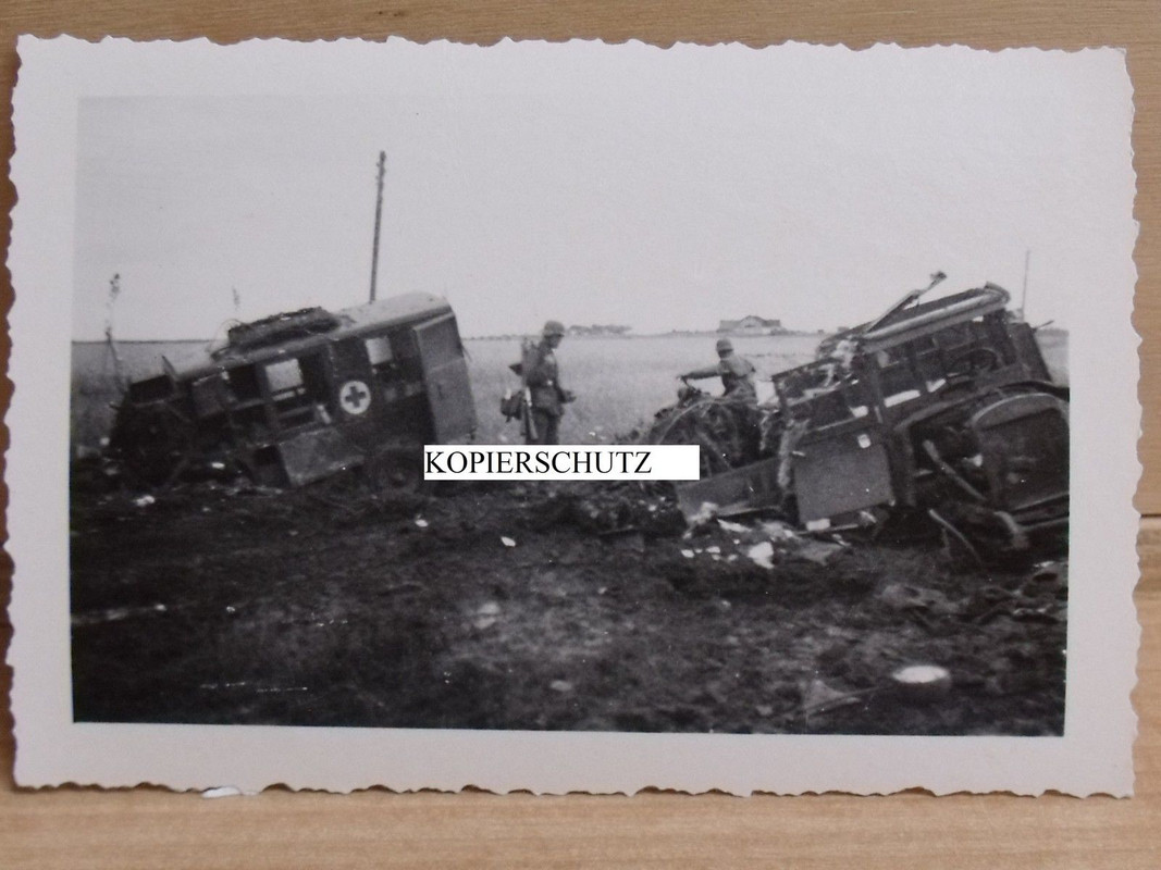 Rotes kreuz - Lastwagen - Lkw - Kfz - zerstörte 