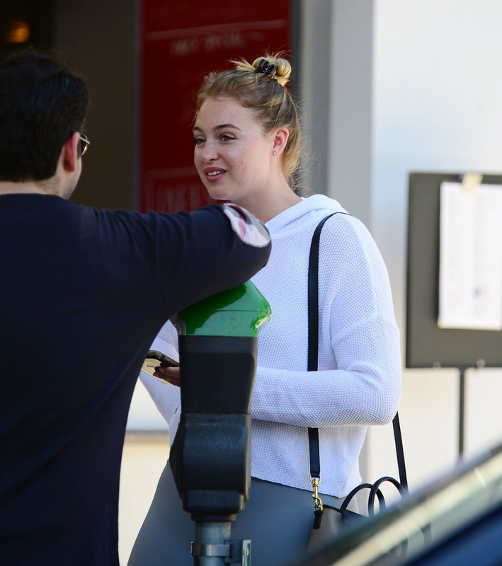 iskra-lawrence-out-at-a-brunch-in-beverly-hills-06-25-2017_3