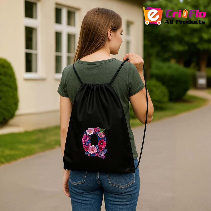 Rucsac tip ghiozdan Alfabet Litera Q cu flori, margarete, flori colorate , Poliester, Cri-flo. Culoare Negru, Marime 34 x 45 cm
