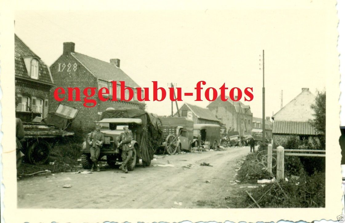 Französische Ortschaft - Seltene FAHRZEUGE - TOL