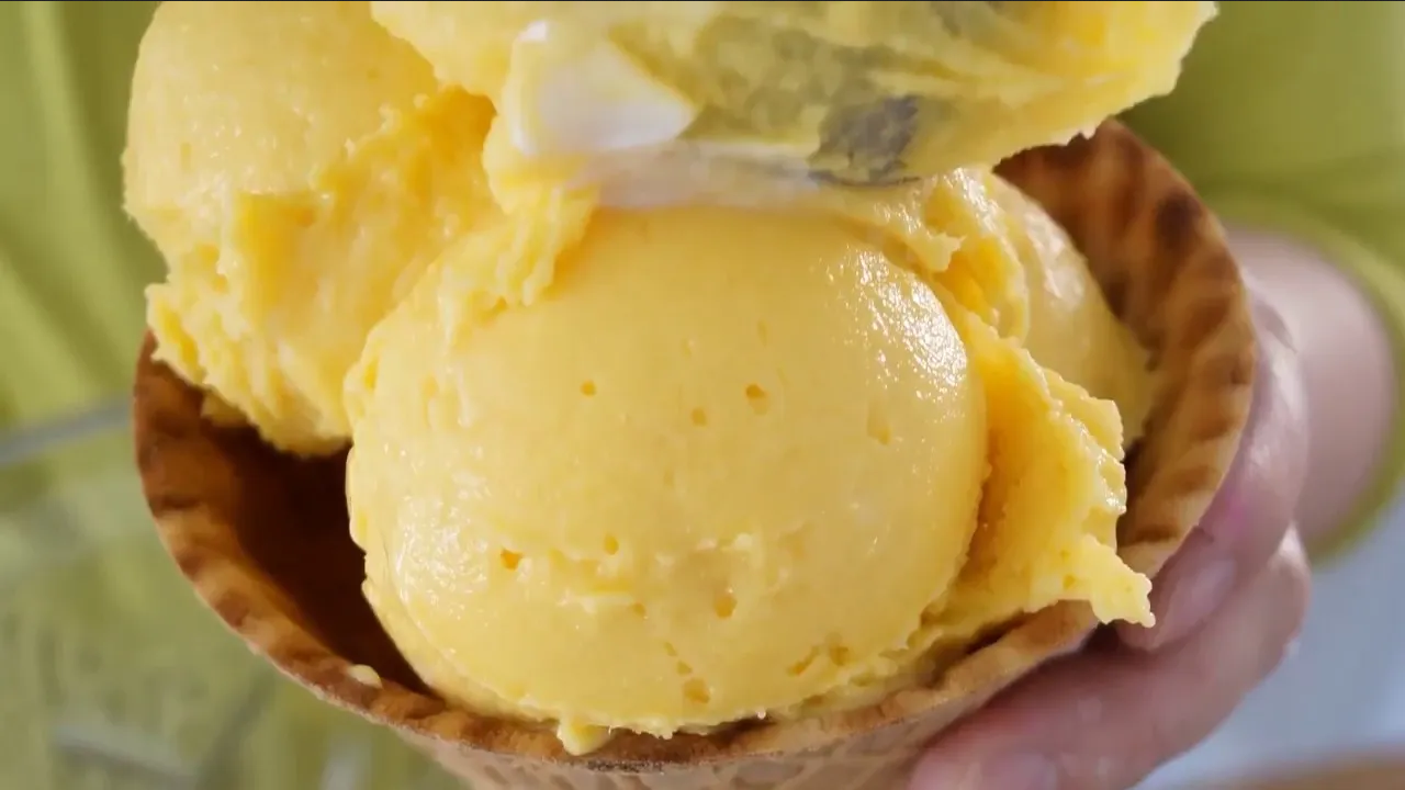 Refréscate con este delicioso sorbete de mango para estos días de calor