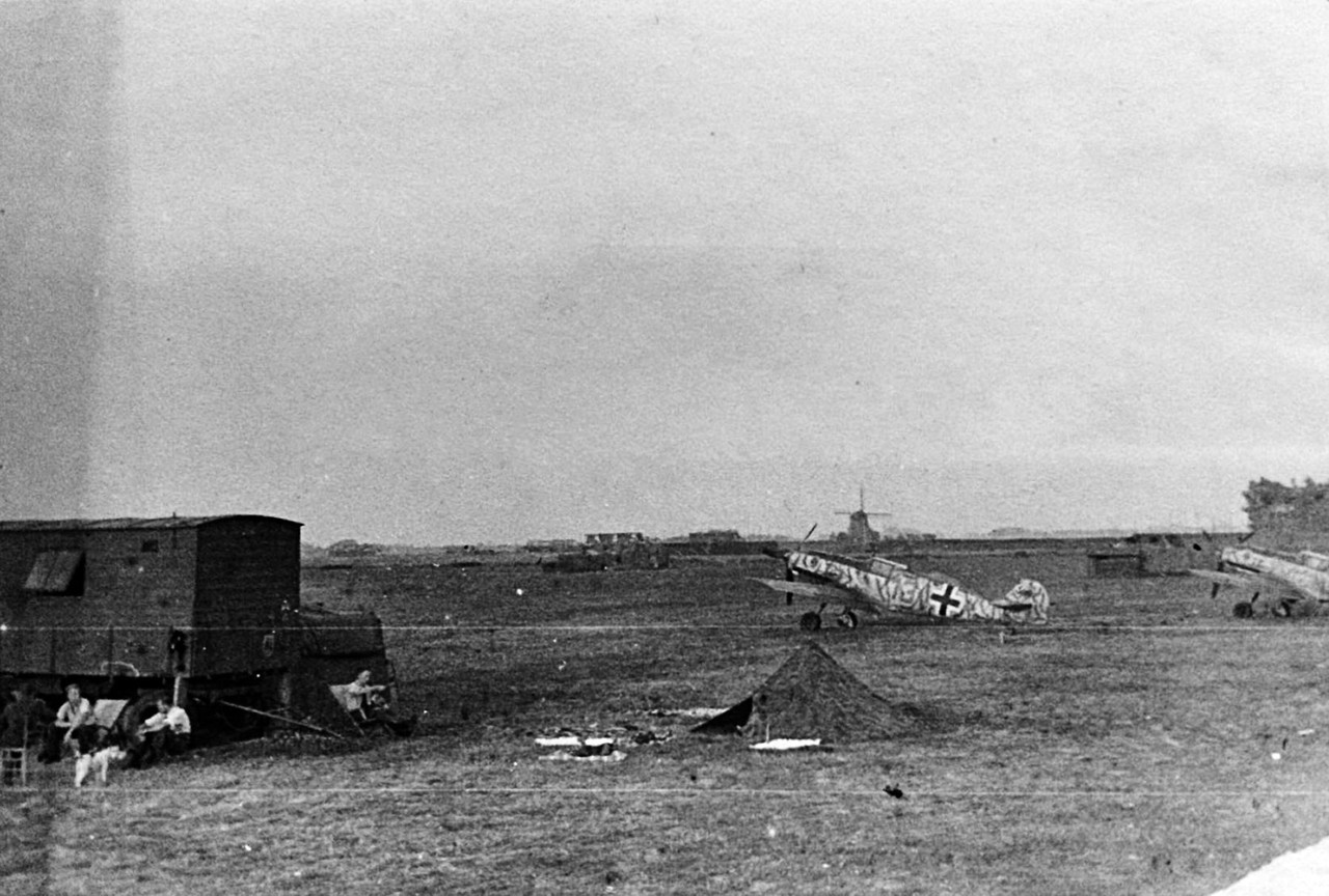 Messerschmitt-Bf-109E4-9-JG54-Yellow-13-