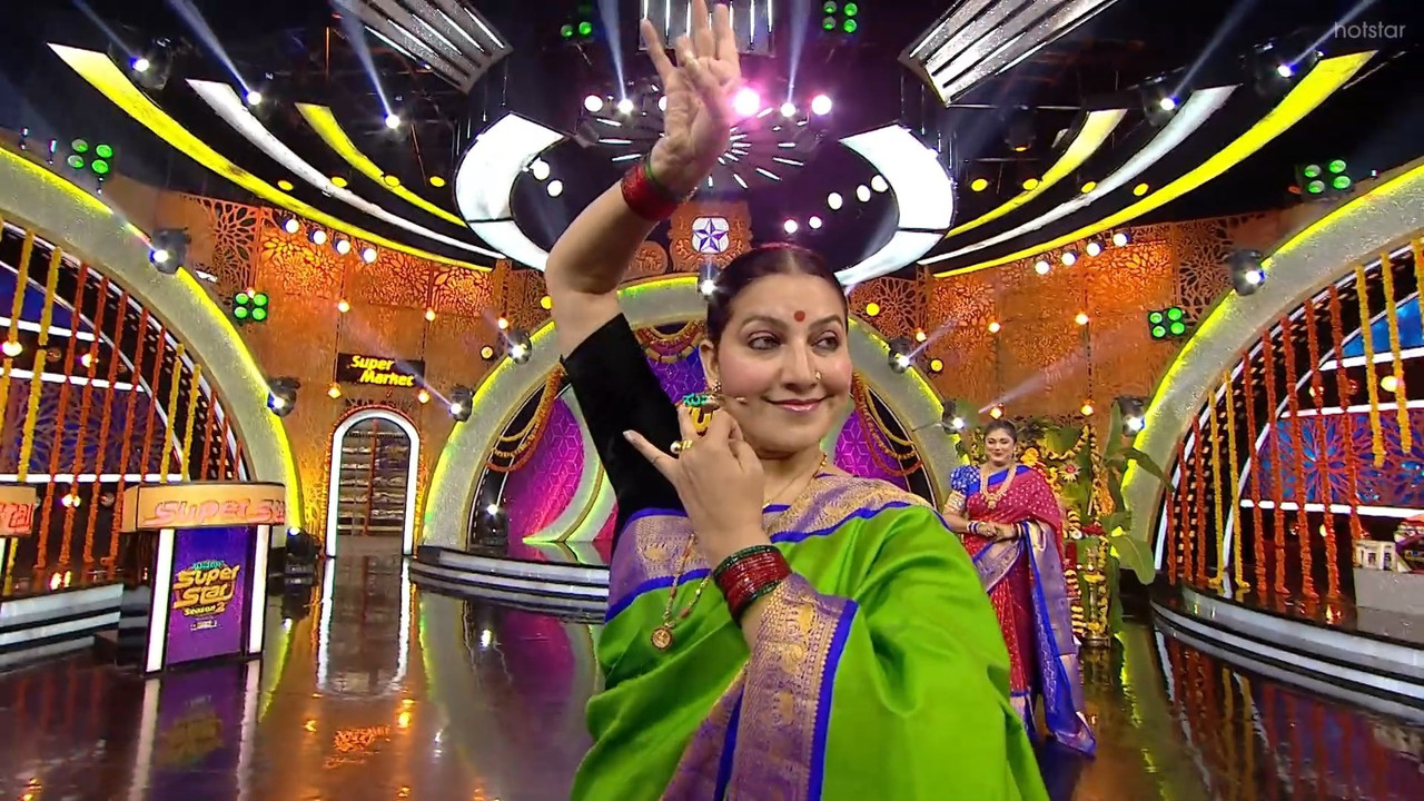 Bhavana Ramana Sexy navel slips in green saree-uploaded.mp4_snapshot_00.26.878