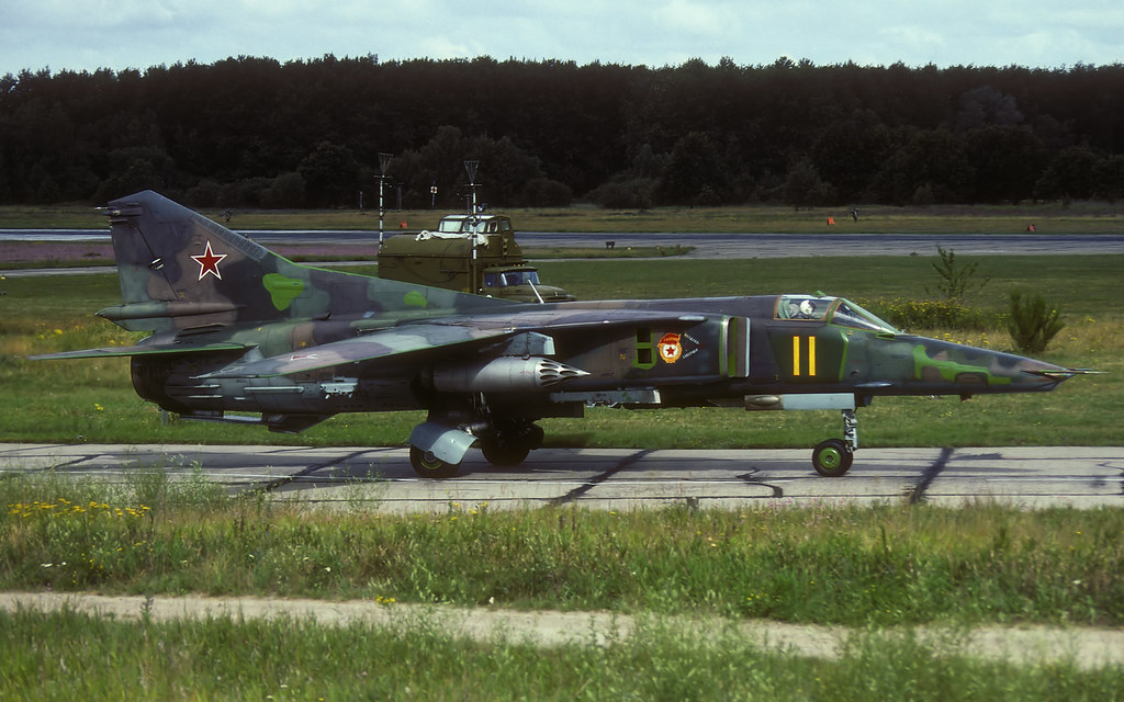 19 GvAPIB Mig-27D Yellow 11_61912556190 (3)