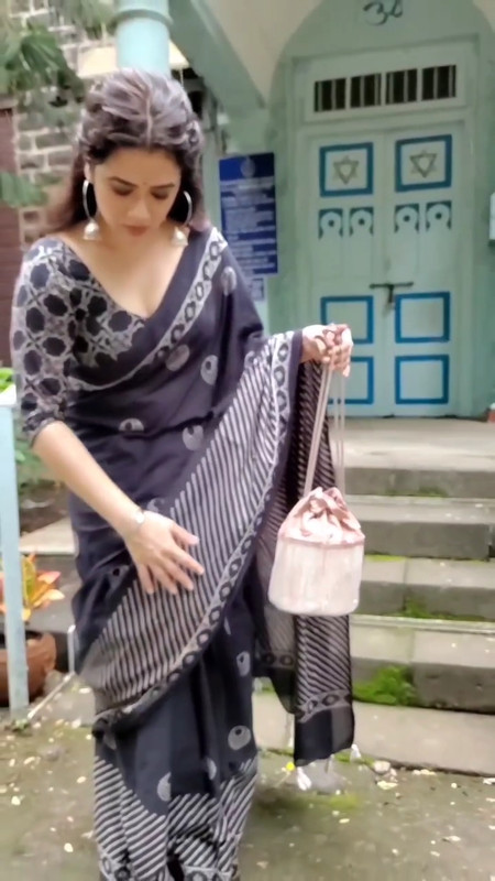 1-Girija-Oak-Godbole-Beautiful-Photos-in-Saree-My-Vantage-Point