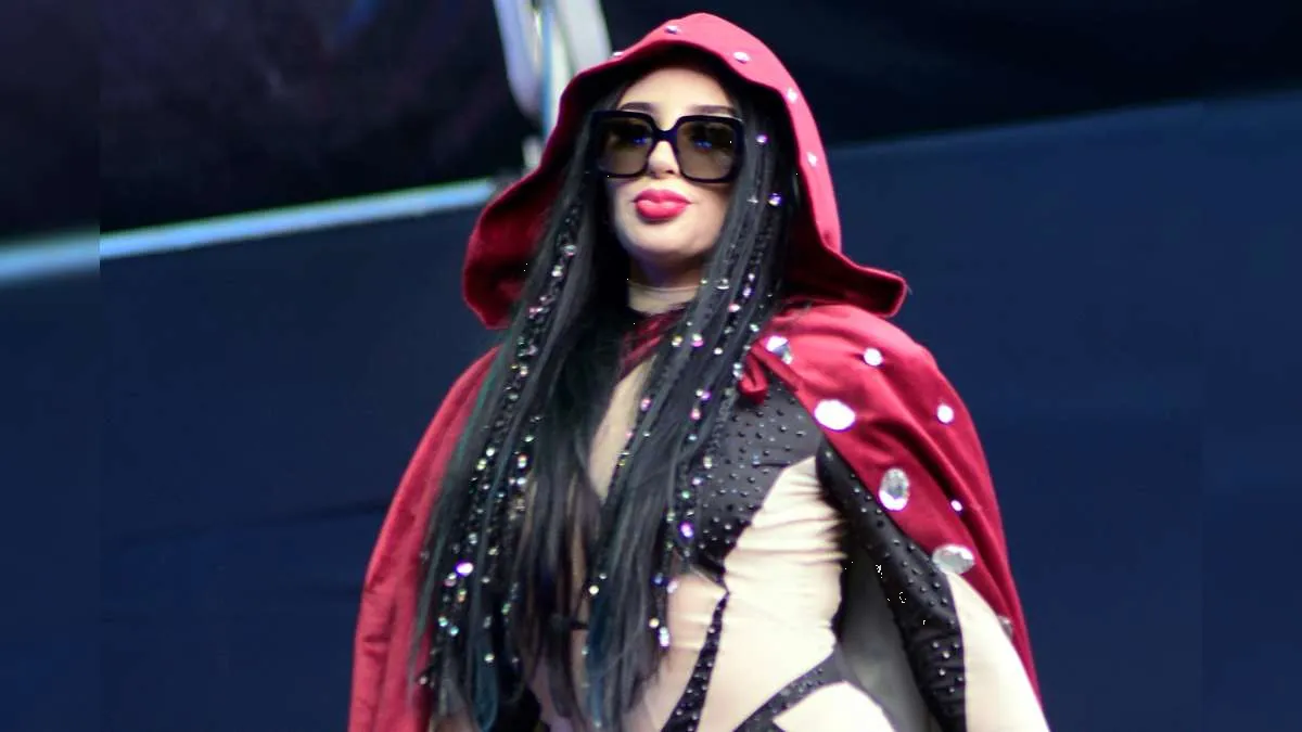 Bellakath llega a Venga la Alegría y presume curvas en outfit de transparencia