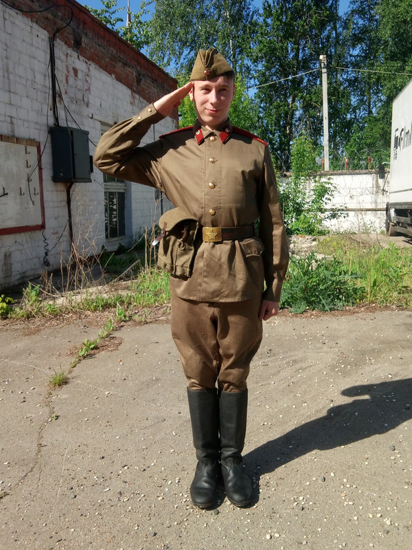 Карпов отдает честь