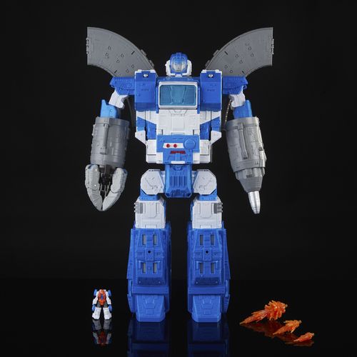Generations-Selects-Titan-Guardian-Lunar-04