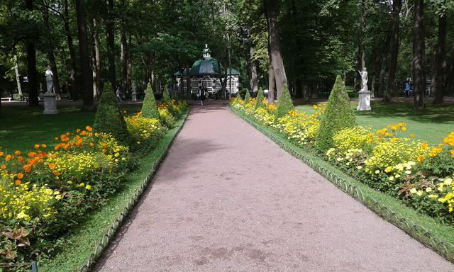 Palacio Peterhof - Capitales  Rusas (7)