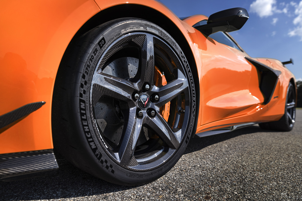 2023-Chevrolet-Corvette-Z06-005