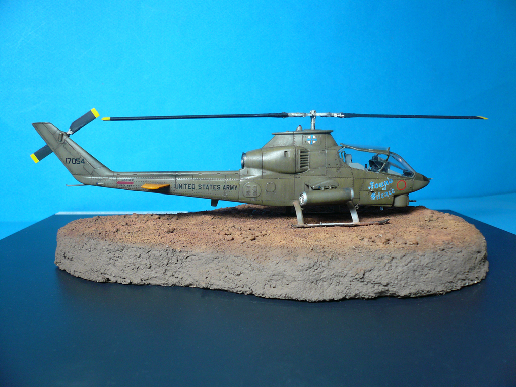 AH-1-G-Cobra2-MC18.jpg