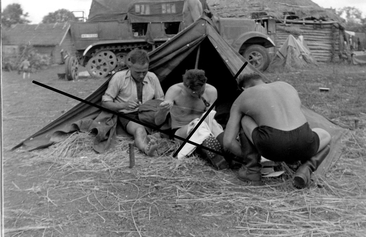 Rußland Panzerartillerie Front Sd.Kfz Halbkette Flick u.Nähstund