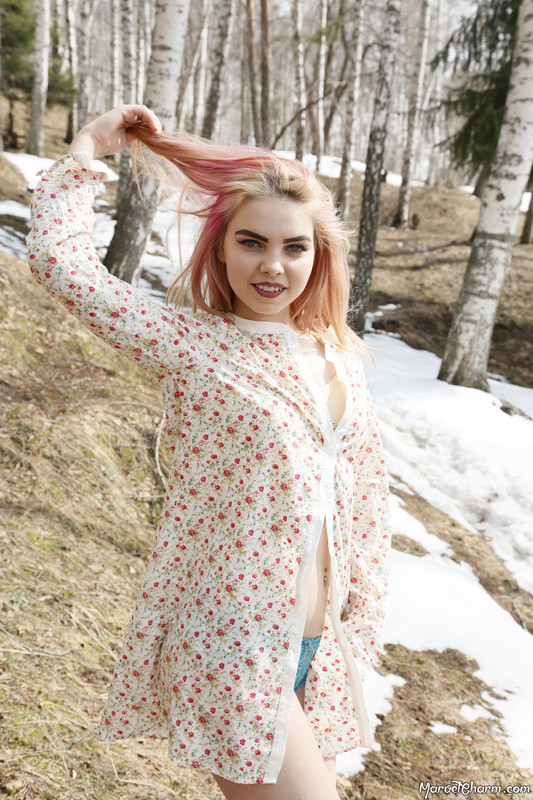 MarvelCharm_Rebecca-Outdoor-Peeks-002