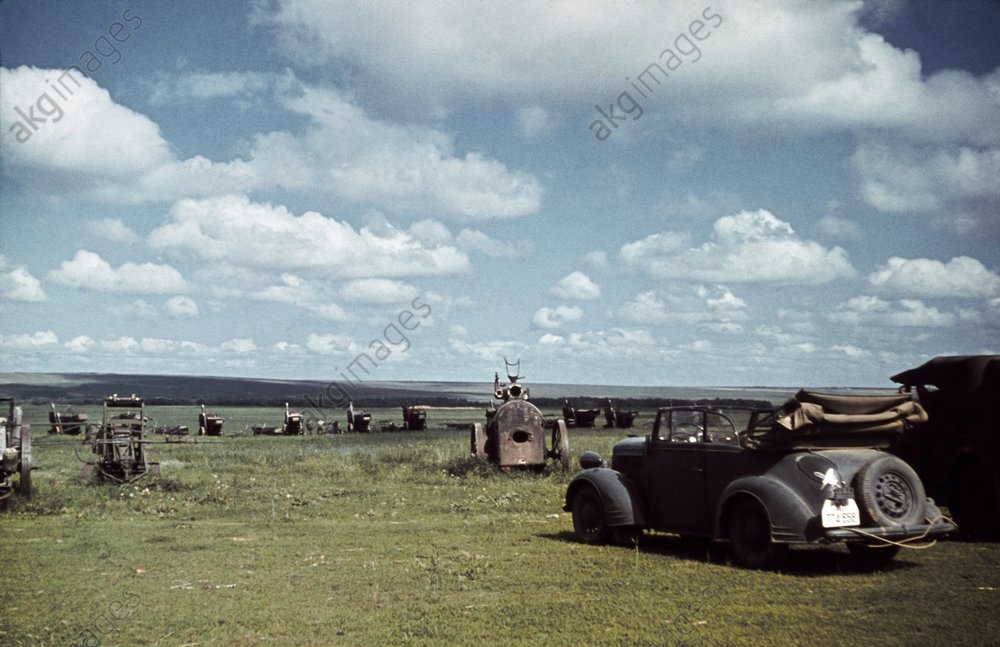 Zerstörte sowjet. Artilleriegeschütze.