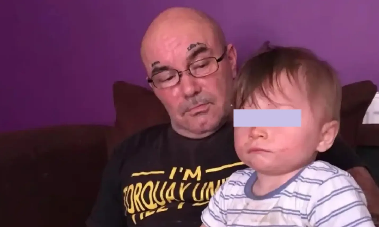 Niño de 2 años muere de hambre tras el fallecimiento de su padre en Reino Unido