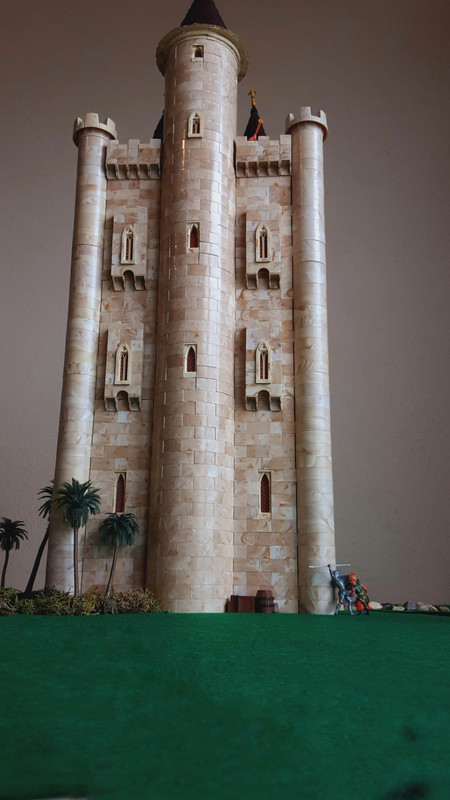 Torre Triangular 005