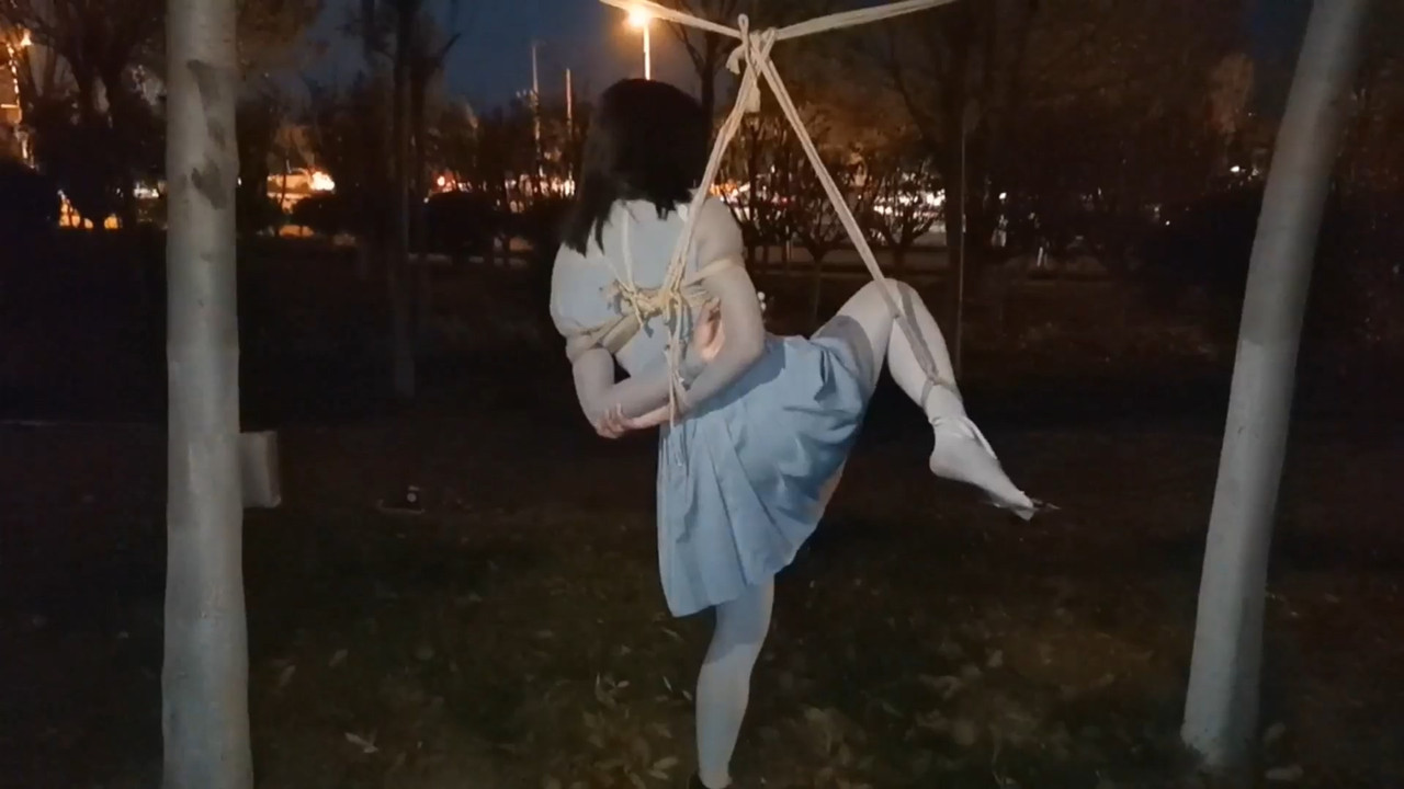 飞天原创 定拍客户代发云儿快子夹住舌头.mp4_20201126_091413.419