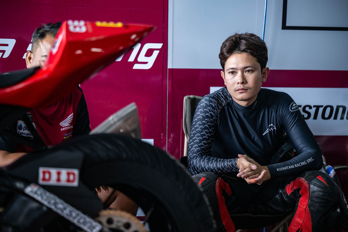 10.แสตมป์ อภิวัฒน์