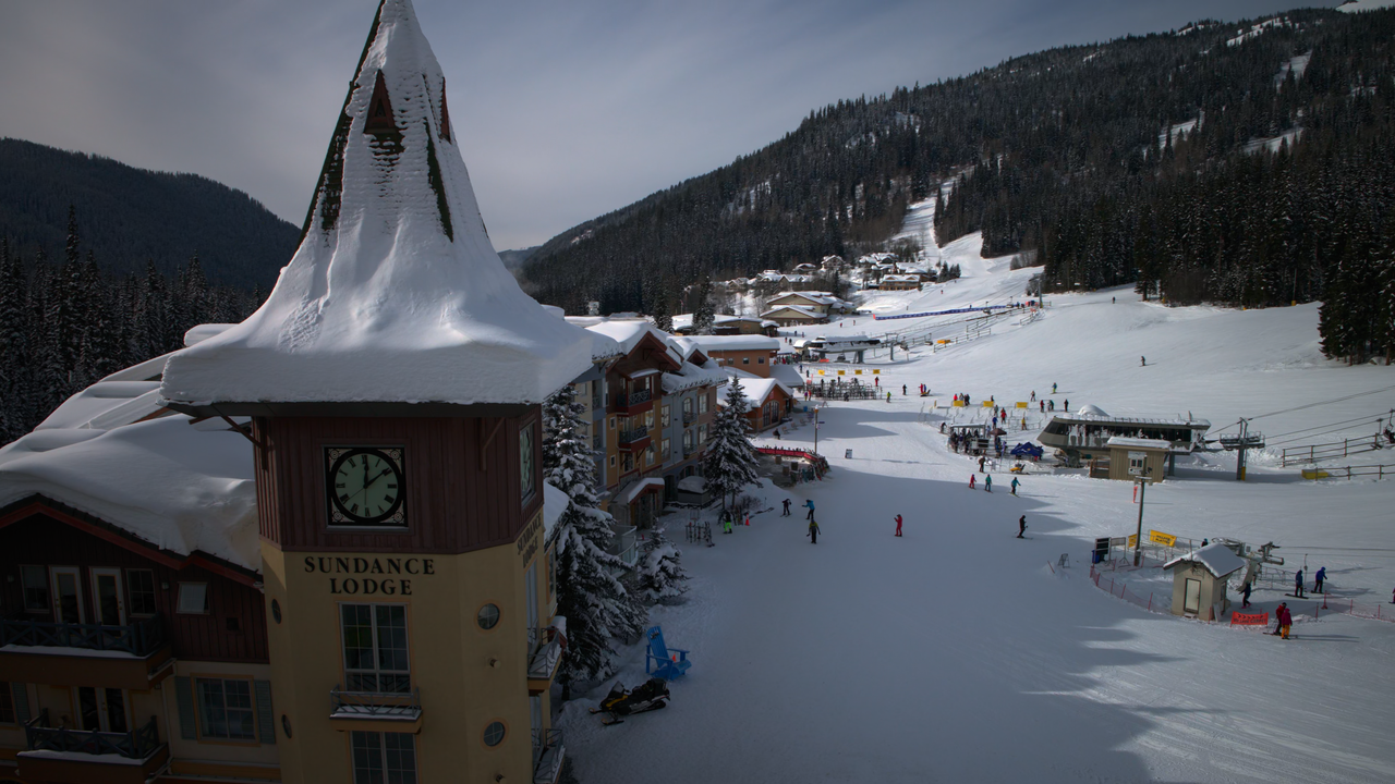 mpv shot My Secret Santa 2025 2160p UHD NF WEB DL HDR DV HEVC Нечипорук 00 09 01 0004