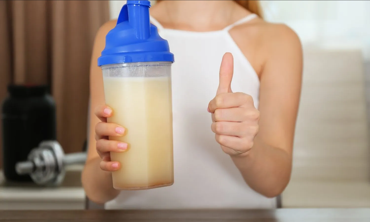 ¿Quieres ganar músculo? Así puedes hacer este batido con proteína natural