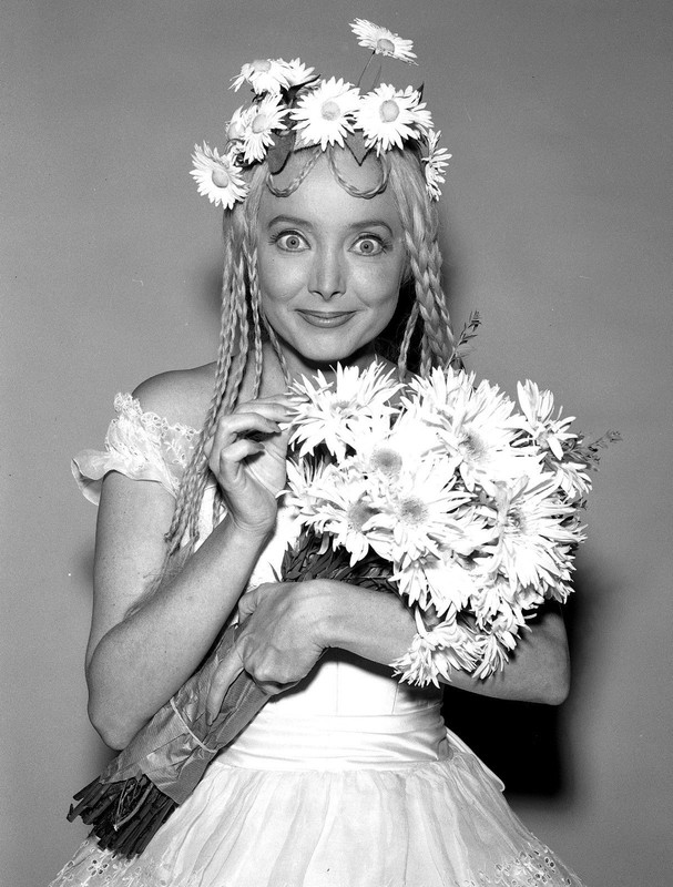 carolyn jones b44