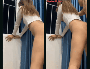 Dập em bên khung cửa sổ