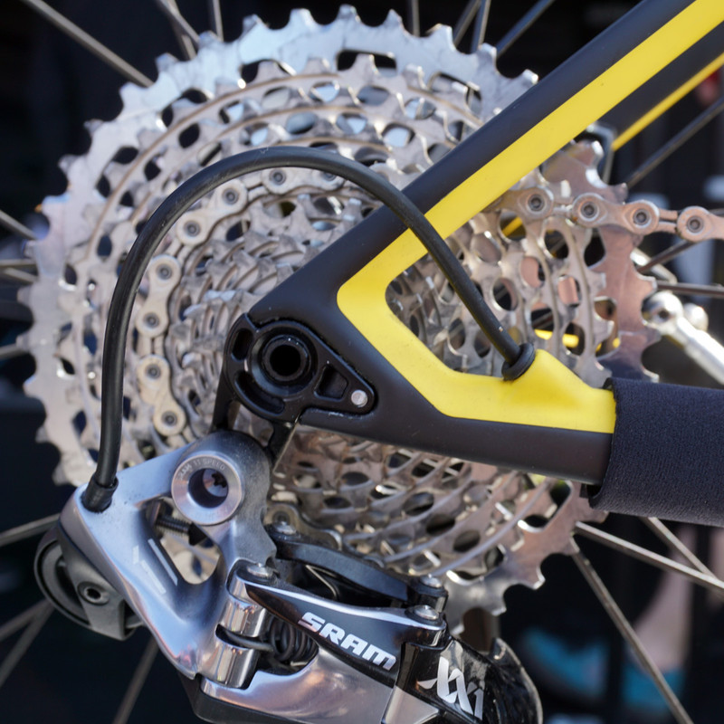 Canyon_Exceed-CF-SLX-9-9-Pro-Race_carbon-lightweight-crosscountr