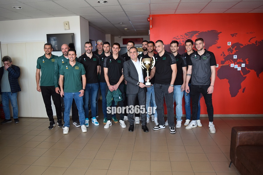 , Οι θριαμβευτές της Καλαμάτας ’80 στο Δημαρχείο: Η πόλη υποκλίθηκε στους πρωταθλητές! – «Να γιορτάσουμε και για την Μαύρη Θύελλα» (φωτο & βίντεο)