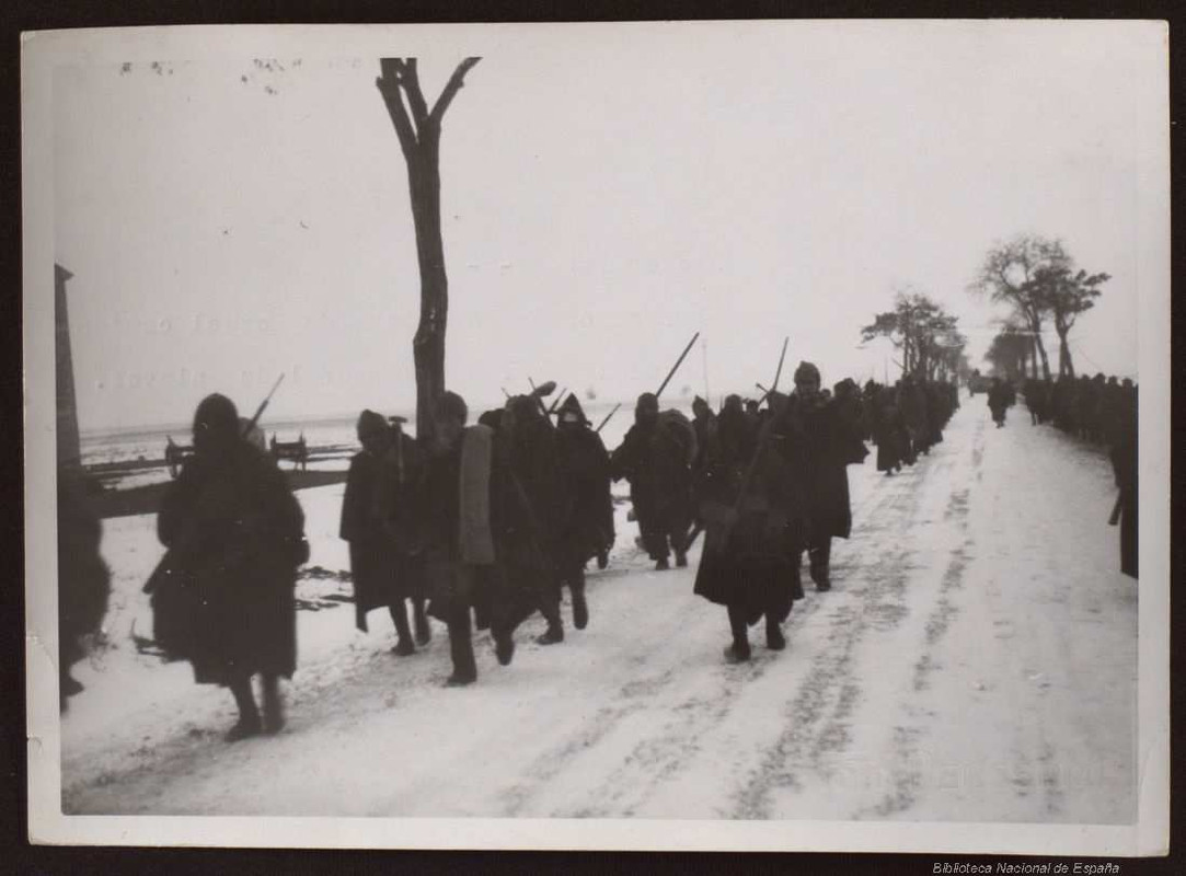 Tropas_de_los_Generales_Varela_y_Aranda_avanzando_hacia_Teruel_Material_gráfico__213