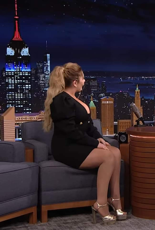 Abigail-Breslin-Feet-5946216