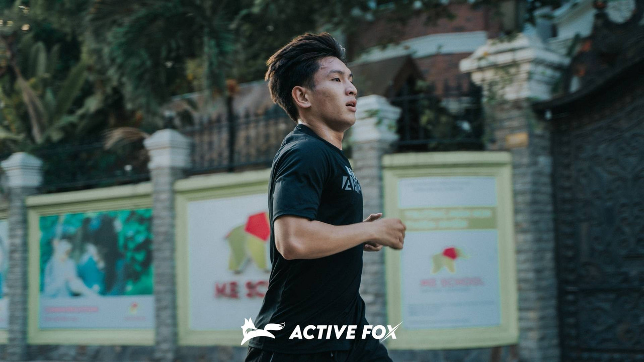 Người chạy bộ bắt đầu quá trình rèn luyện sức bền và xây dựng thói quen vận động